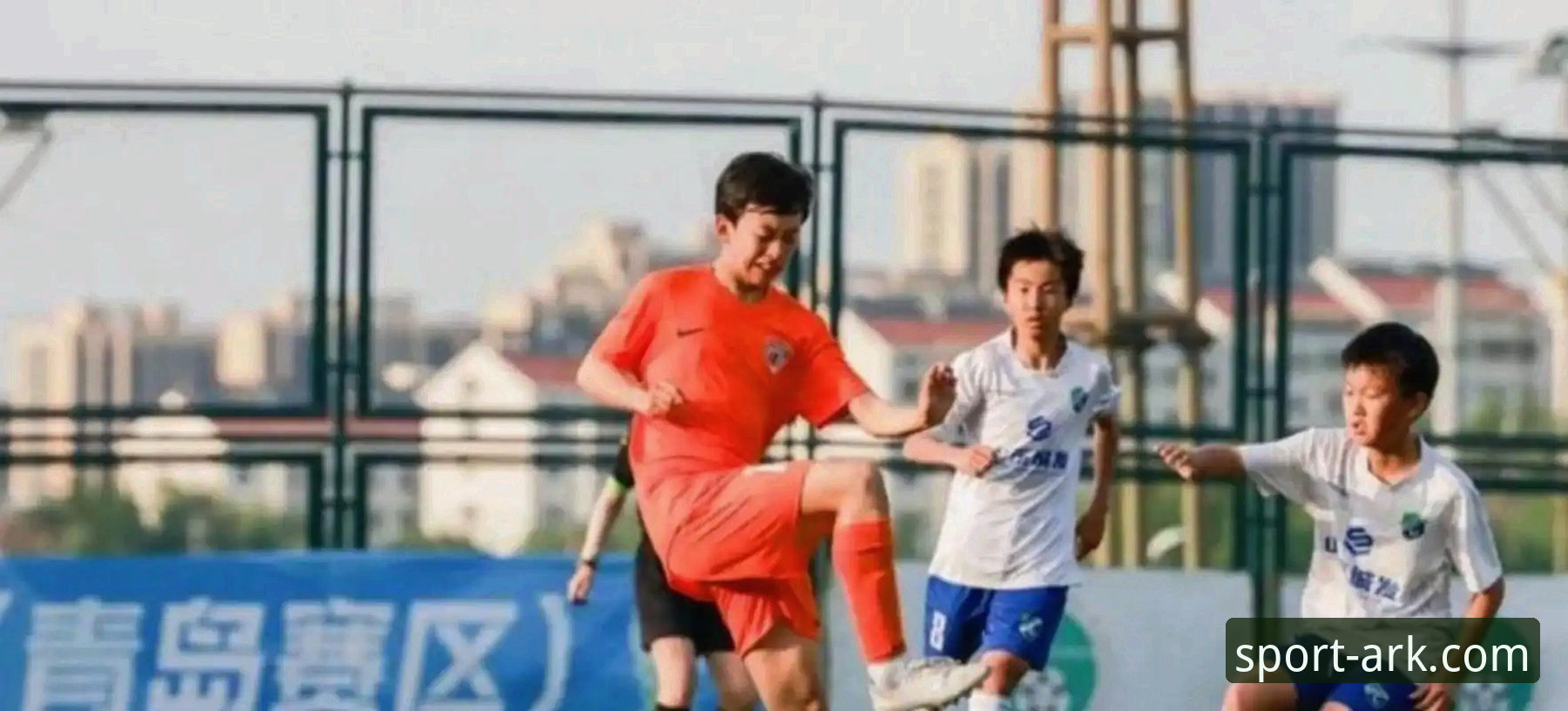 揭秘青岛海牛13年复仇真相：3-1终结7连败，海港少打1人崩盘细节全解析